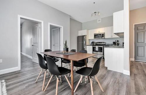 Sunnyside Casa | High-end condo downtown Kingston near RMC Queens