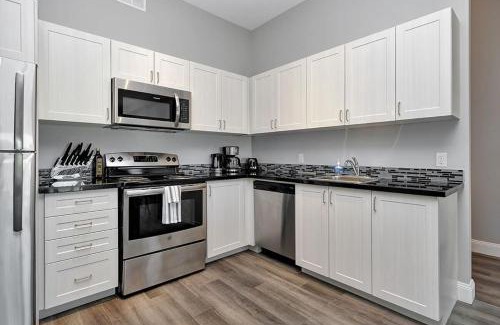 Sunnyside Casa | High-end condo downtown Kingston near RMC Queens