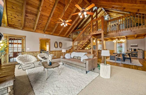 Wears Valley Apartamento | High-end Luxury Cabin, Sauna, Hot Tub, Gameroom