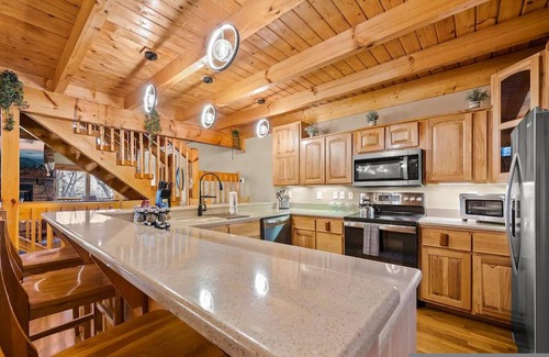 Wears Valley Apartamento | High-end Luxury Cabin, Sauna, Hot Tub, Gameroom