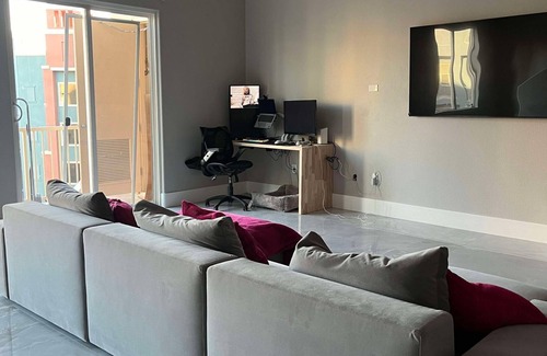 Enterprise Condominio | High End Luxury WFH Loft