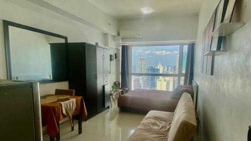 Legazpi Village Apartamento | High End Penthouse Makati CBD