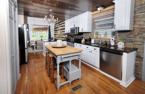 Sevierville Chalet De Esquí | High end, pet friendly 2br w/ game room and fenced-in yard!