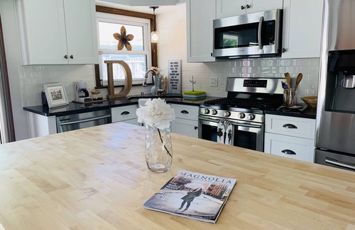 Huron Casa | High-End Private Pool Retreat ~ Great Location ~ Only 10 Minutes To Cedar Point!
