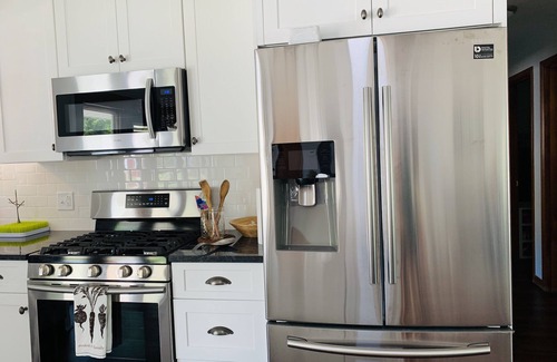 Huron Casa | High-End Private Pool Retreat ~ Great Location ~ Only 10 Minutes To Cedar Point!