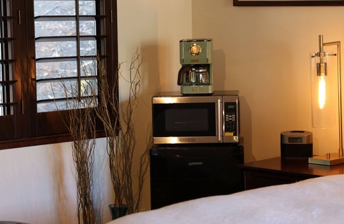 Novato Apartamento | High-End Private Suite with Deck & Mountain Views in Prime Marin County Location
