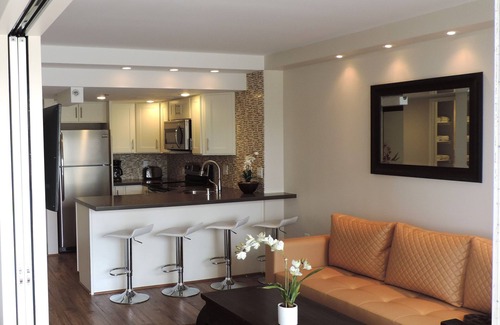 Waikiki Condominio | Renovaciones de alta gama !! Preciosa suite con vista al mar y de lujo frente al mar.