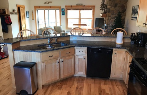 Carrabassett Valley Condominio | High End Ski In / Ski Out Timbers Townhouse W / ubicación y vistas fantásticas!