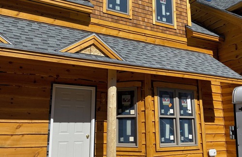 Carrabassett Valley Casa | High-end Ski/Golf retreat hot tub, fireplace, 4 bd rm, game rm.