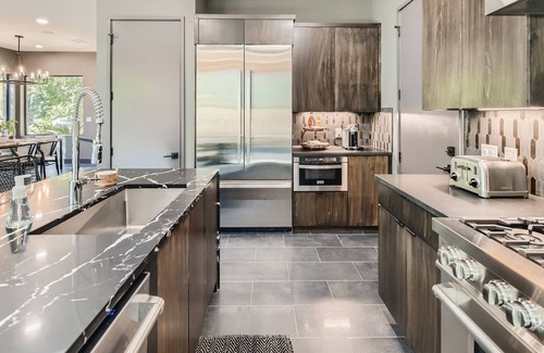 Chestnut Casa | High End Smart Home w/ Pool | Close to UT & Downtown | Daily Cleaning Available