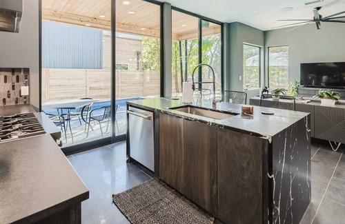 Chestnut Casa | High End Smart Home w/ Pool | Close to UT & Downtown | Daily Cleaning Available