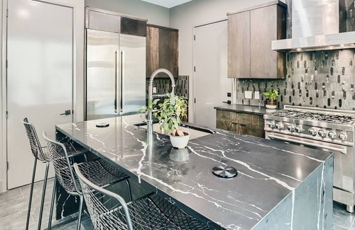 Chestnut Casa | High End Smart Home w/ Pool | Close to UT & Downtown | Daily Cleaning Available