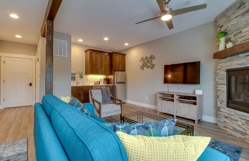 McMinnville Apartamento | Estudio de alta gama con chimenea de gas: cerca de restaurantes, bodegas, más