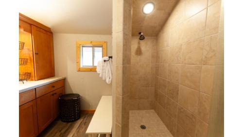 Red River Casa | High Expectations - In Town - New Property! - Fireplace - Adjustable Bed - Fenced Yard