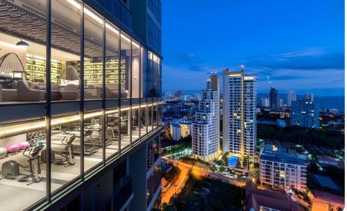 Pratumnak Hill Apartamento | High Floor Beachfront 1 BR Condo with Scenic View