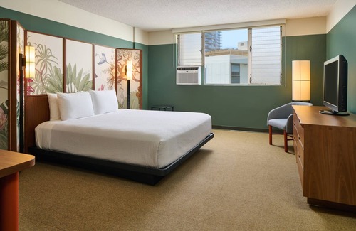 Ala Moana Hotel | High Floor City View King, Elevated Garden Escape, Poolside Comfort, Near Beach