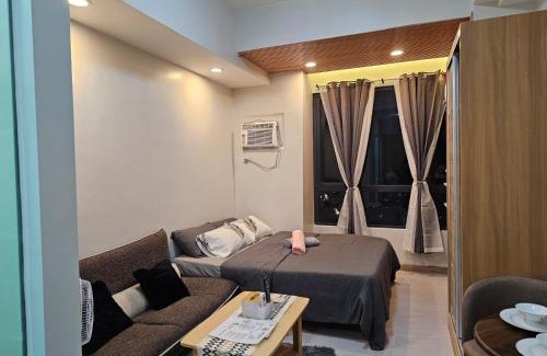 Bago Bantay Apartamento | High-Floor Studio with City Views- Skystay 3803 by D