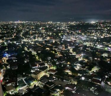 Bago Bantay Apartamento | High-Floor Studio with City Views- Skystay 3803 by D