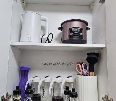 Bago Bantay Apartamento | High-Floor Studio with City Views- Skystay 3803 by D