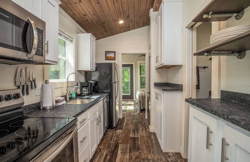 Robbinsville Cabaña | High Hollow Cottage: Modern Tiny Home with Hot Tub and Fire Pit