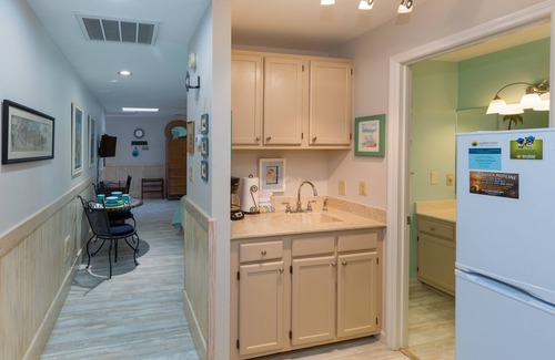 Isle of Palms Condominio | High Life on IOP, 1 blk a la playa, piscina en el lugar, se admiten perros.