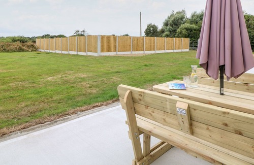 Kilmore Cabaña | HIGH MEADOW HOUSE, pet friendly in Kilmore Quay, County Wexford