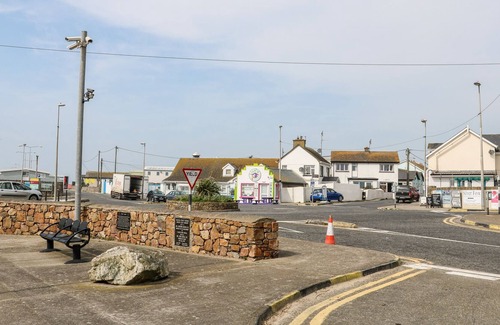 Kilmore Cabaña | HIGH MEADOW HOUSE, pet friendly in Kilmore Quay, County Wexford