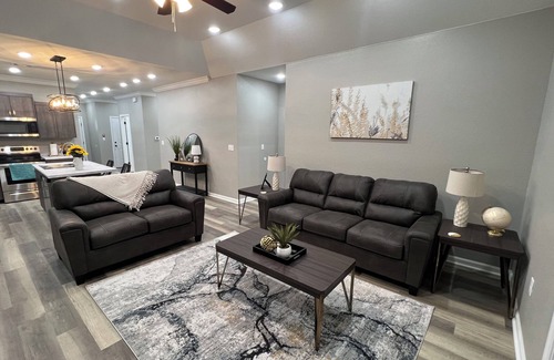 Heber Springs Casa | High N Heber /Brand new 4 bedroom 2.5 bath 2 car garage/washer & dryer available