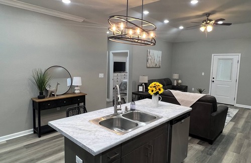 Heber Springs Casa | High N Heber /Brand new 4 bedroom 2.5 bath 2 car garage/washer & dryer available