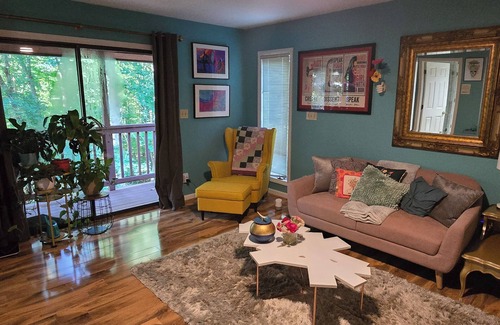 High Point Casa | High Point Hideaway - secluded & in center of town - fully furnished for comfort