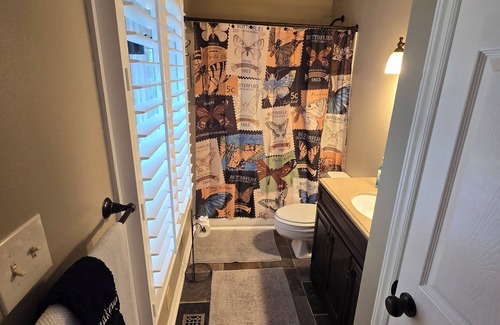 High Point Casa | High Point Hideaway - secluded & in center of town - fully furnished for comfort