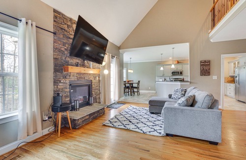 High Point Casa | High Point Home ~ 1 Mi to Oak Hollow Lake!