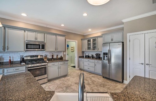 High Point Casa | High Point Home about 1 Mi to Oak Hollow Lake!