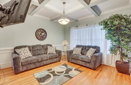 High Point Casa | High Point Home about 1 Mi to Oak Hollow Lake!