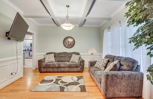 High Point Casa | High Point Home about 1 Mi to Oak Hollow Lake!