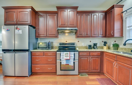 High Point Casa | High Point Vacation Rental w/ Private Deck!