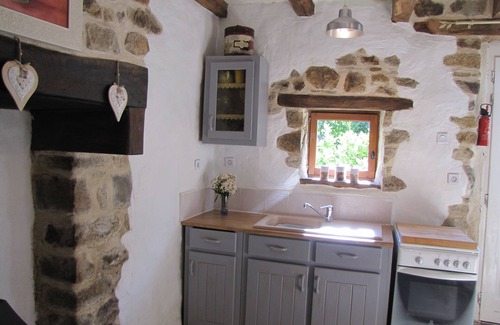 Gomene Cabaña | Complejo de casas rurales de alta calidad para hasta 13 personas. Amplia sala comunitaria Piscina y WIFI