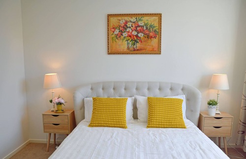 Maraylya Casa | High-Ranking Two-Level House with 4 Br Gables