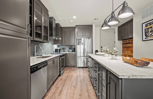Uptown Apartamento | Ascent Victory Park Apartments Unit 1908