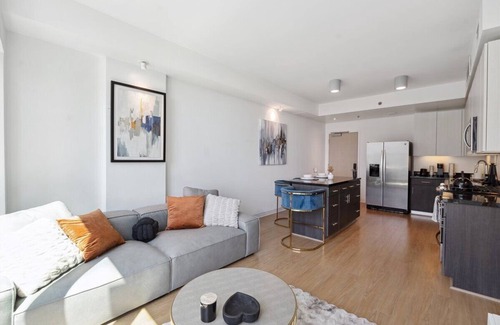 Carthay Circle Apartamento | High-Rise 1bdr apartment in Korea Town with pool, gym and parking