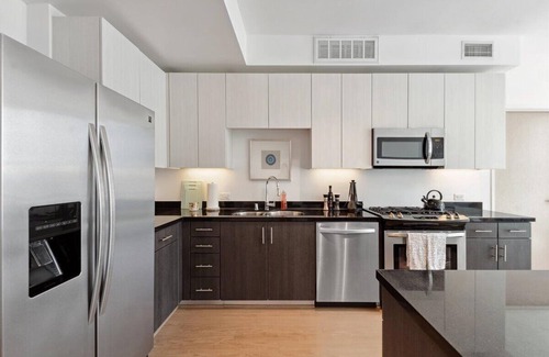 Carthay Circle Apartamento | High-Rise 1bdr apartment in Korea Town with pool, gym and parking