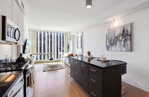 Carthay Circle Apartamento | High-Rise 1bdr apartment in Korea Town with pool, gym and parking