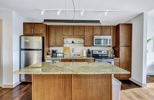 Downtown Dallas Apartamento | High-Rise 30th Flr Modern Apt, DT Dallas