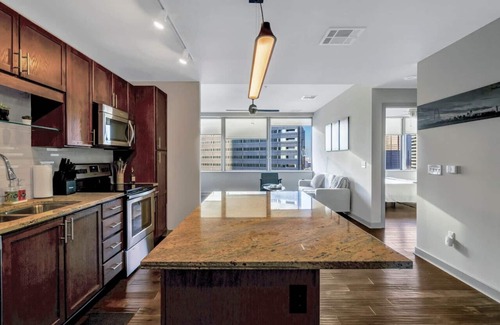Downtown Dallas Apartamento | High-Rise 30th Flr Modern Apt, DT Dallas