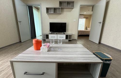 Bang Sue Apartamento | High-rise metro Condo 高层地铁公寓 离地铁站 50米 2室1厅2卫 沙发床 独立厨房 2阳台 可住5人 月租