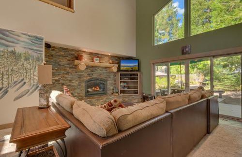 Lake Forest Casa | High Sierra at Dollar Point - Private Hot Tub, Close to Ski Resorts, Pet Friendly!