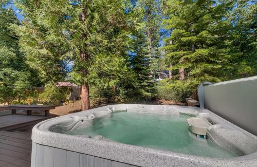 Lake Forest Casa | High Sierra at Dollar Point - Private Hot Tub, Close to Ski Resorts, Pet Friendly!
