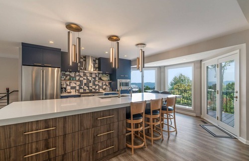Laurel Park Casa | High Society in Hendersonville: Beautifully Renovated Mountaintop Home