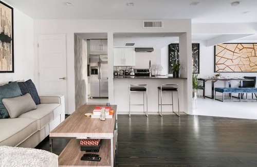 Oak Lawn Casa | High-Spec Opulent Townhouse in Oak Lawn
