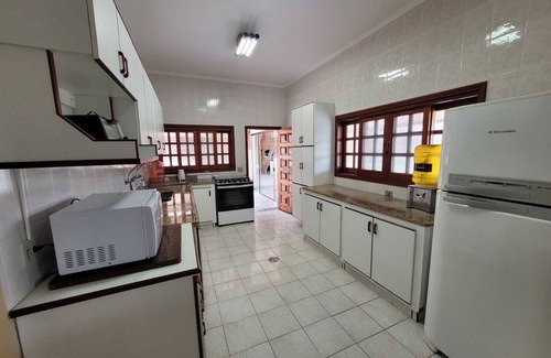 Peruibe Casa | ALTO ESTÁNDAR, 6 SUITES CON AIRE ACONDICIONADO, GRAN PISCINA, UBICACIÓN PRIVILEGIADA